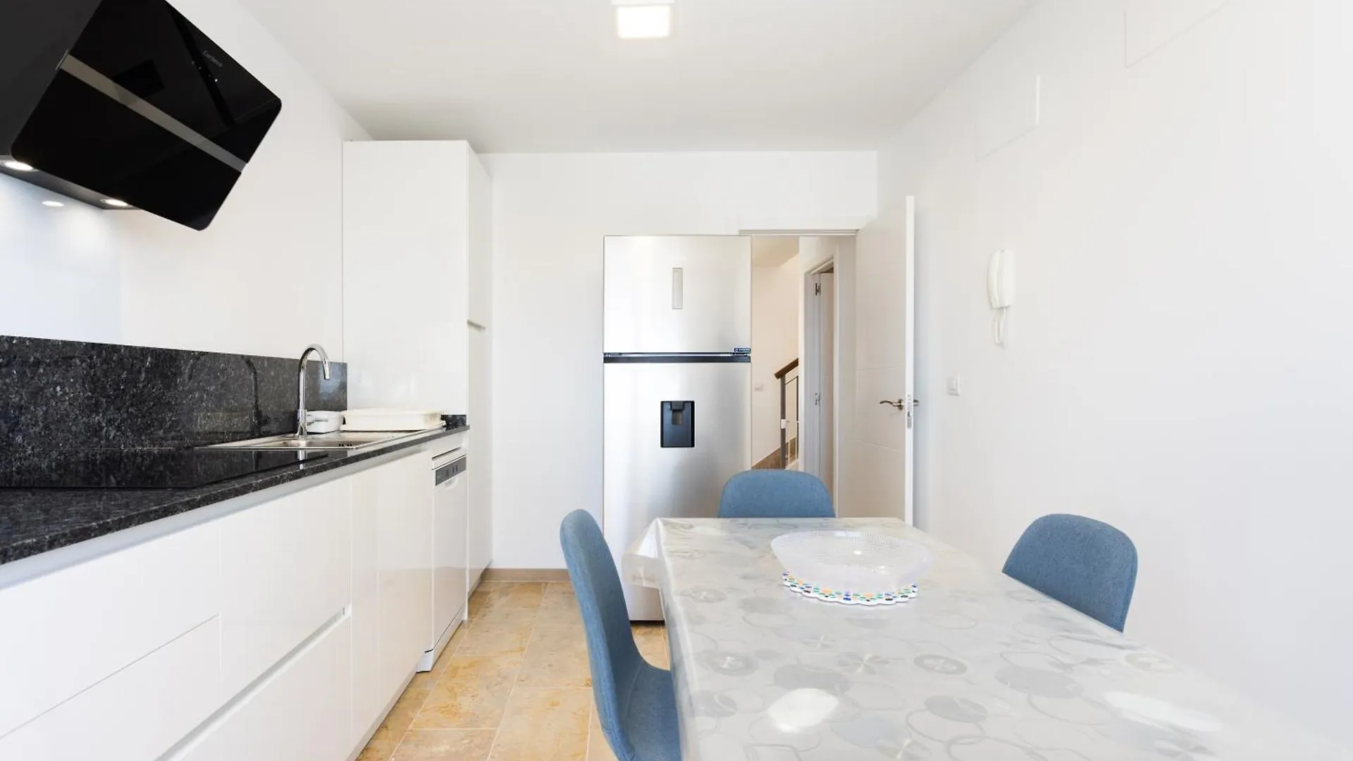 فيلا Casa Malo Garden And Sea View Townhouse La Jaca 0*,  إسبانيا